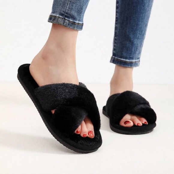 Cozy Black Faux Fur Women's Slippers Size 9-9.5 (40-41)
Mtp(18) - Picture 3 of 8